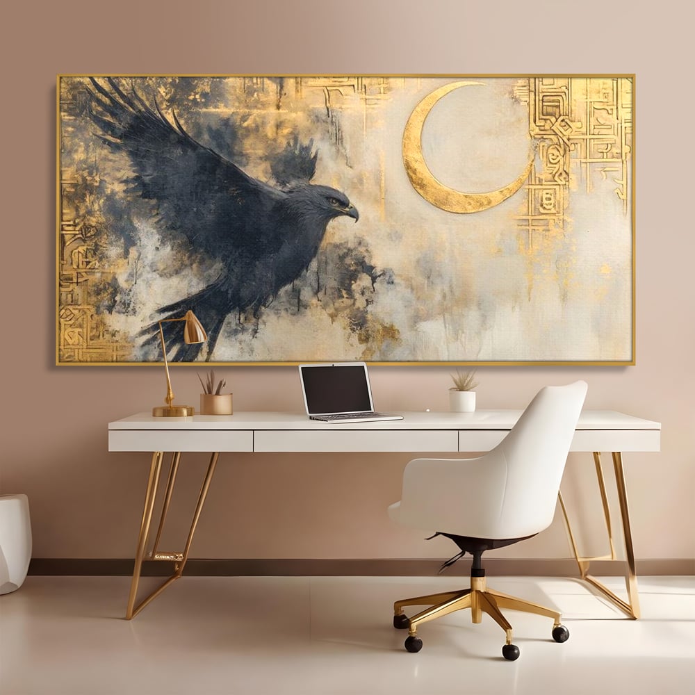 Tablou canvas cu tablou canvas cu vultur si semiluna aurie, in rama de aluminiu auriu, pe perete intr-un birou